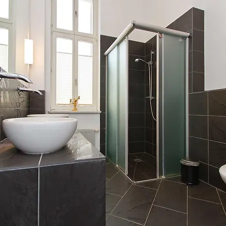 Die - 1 Apartment *
